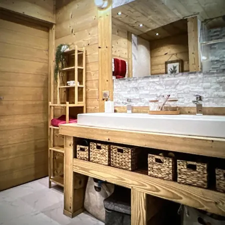 Stunning Chalet Near Slopes By Nest Oberlech