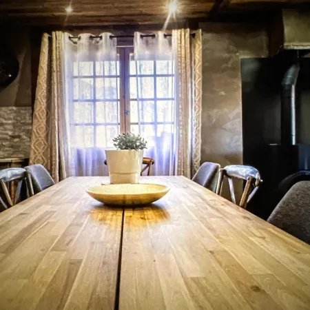 Stunning Chalet Near Slopes By Nest Oberlech